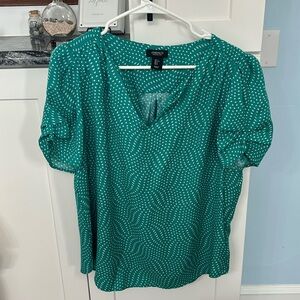 Teal polka dot short pucker sleeve v-neck soft top in large for women